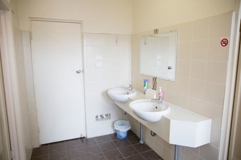 Royal Hotel Wyong - Sydney Tourism 1