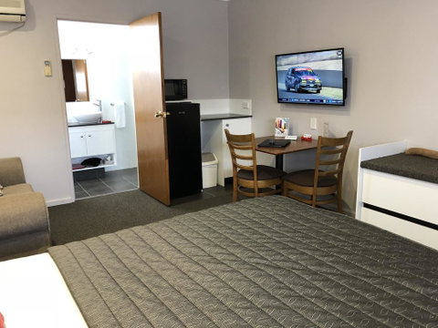 Roydons Motor Inn - Sydney Tourism 1