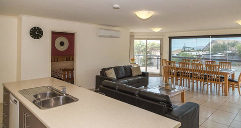 SALT - 37 Oceanview Drive - Sydney Tourism 3