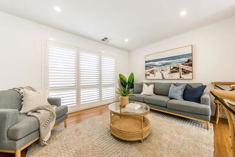 Sandcastle, 26a Winsor Street - Sydney Tourism 1