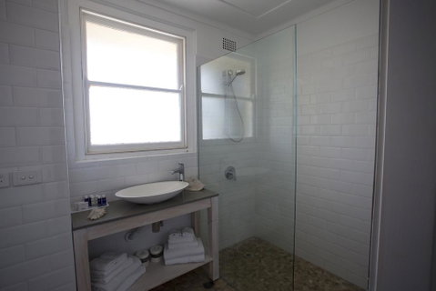 Seabreeze Hotel - Sydney Tourism 2