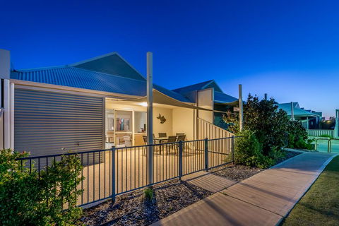 Seafront Unit 49 - Sydney Tourism 1
