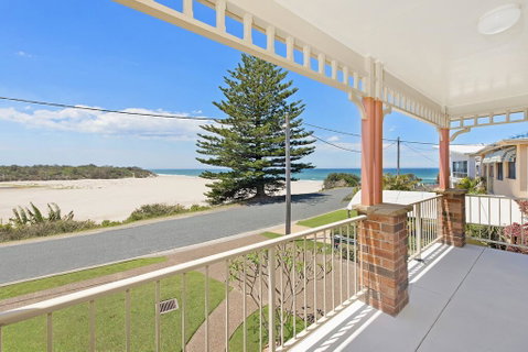 SEASCAPE - An Enticing Lakeside Escape - Sydney Tourism 0