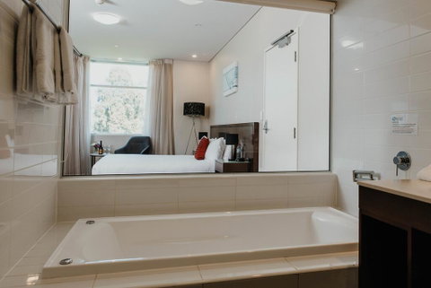Sfera's Park Suites & Convention Centre - Sydney Tourism 1