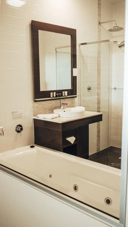 Sfera's Park Suites & Convention Centre - Sydney Tourism 3