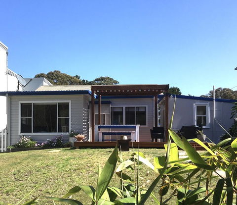 Shellharbour Beach Cottage - Walk Onto Patrolled Beach With Flags In Summer - Sydney Tourism 1