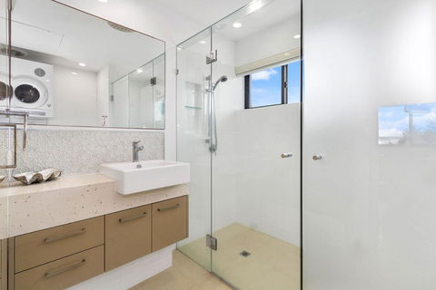 Shoreline Nine Penthouse With Ocean Views - Sydney Tourism 2