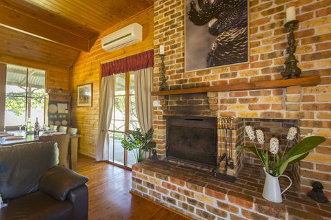 Silky Oak Cottage - Sydney Tourism 3