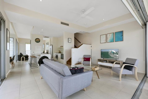 Silver, Sunrise Beach - Sydney Tourism 2