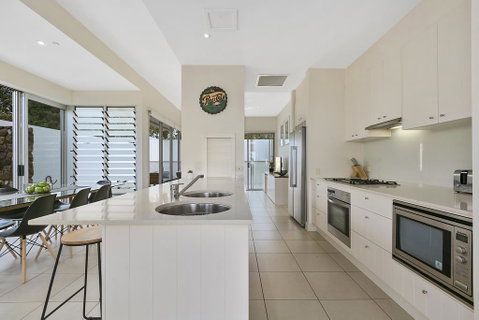 Silver, Sunrise Beach - Sydney Tourism 3