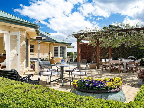 Sinden Park - Garden, Swimming Pool, Rural Vistas - Sydney Tourism 0