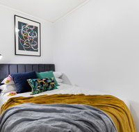 Sleek modern apartment close to everything - Sydney Tourism