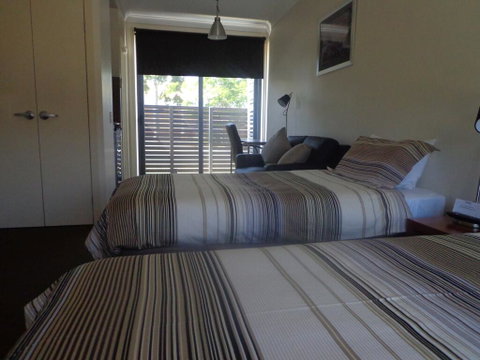 Smart Stayzzz Inns - Sydney Tourism 1