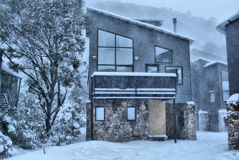 Snow Stream Apartments - Sydney Tourism 1