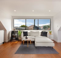 Spacious 2 Bed House 2 AC and Free Street Parking - Sydney Tourism