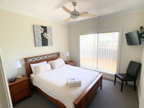 Spacious 2 Bed, 2 Bath Villa - Central Location - Quiet - Sydney Tourism 2