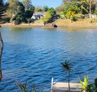Spacious 2 Bedroom Beach Side Apartment - Close to shopping Centre with Coles Health Food Shop Sushi Pizza Cafes Hairdresse - Sydney Tourism