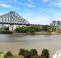Spacious Executive 3 Bedroom - Brisbane CBD - Views - Pool - WIFI - Free parking - Sydney Tourism