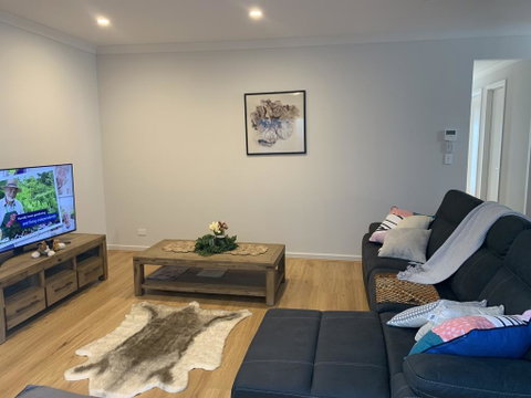 Spacious Rooms Home-Stay With Free Wifi - Sydney Tourism 0