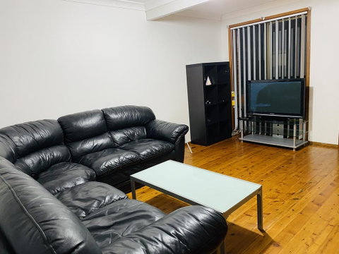 Spacious Townhouse In Wollongong - Sydney Tourism 1