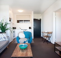 Sprawling City Views and Balcony in Cosy Apartment - Sydney Tourism