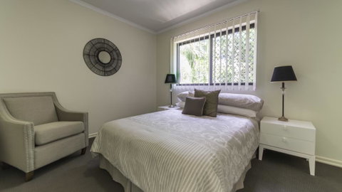 Spring Hill With Pool - Sydney Tourism 0