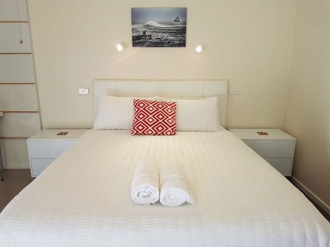 Springtide Studio Apartments - Sydney Tourism 0
