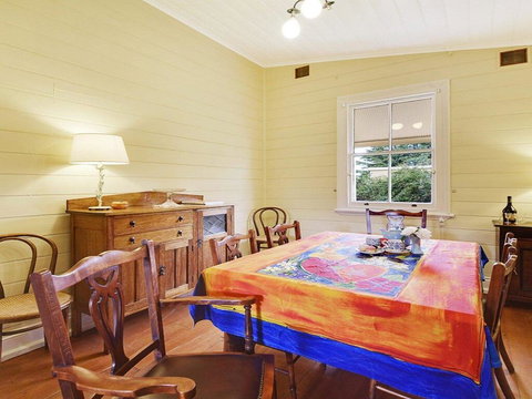 Station Masters Cottage - Classic Quaint & Nostalgia - Sydney Tourism 3