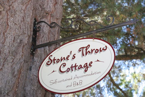 Stone's Throw Cottage Bed And Breakfast - Sydney Tourism 1