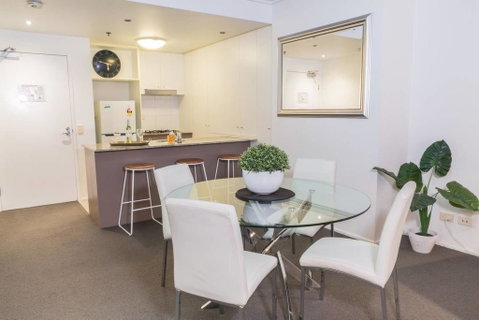 Story Bridge/River Views,  Pool, Gym, Netflix, Carpark - Sydney Tourism 1