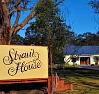 Straw House B and B - Sydney Tourism