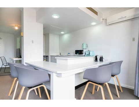 Striking And Super Convenient Studio With Balcony - Sydney Tourism 1