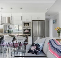 Stunning Burleigh Beach Apartment