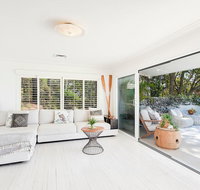 Stunning Oceanview Retreat Between Beach and Bush