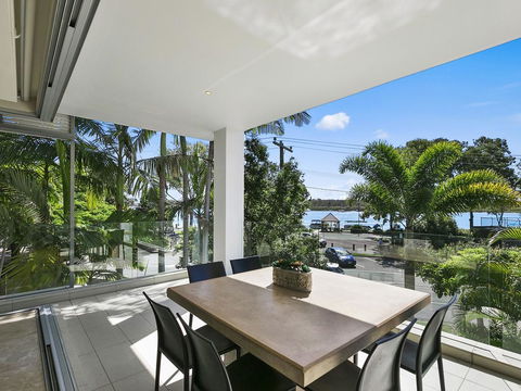 Stunning Riverfront Apartment In Noosaville - Unit 2 Wai Cocos 215 Gympie Terrace - Sydney Tourism 0