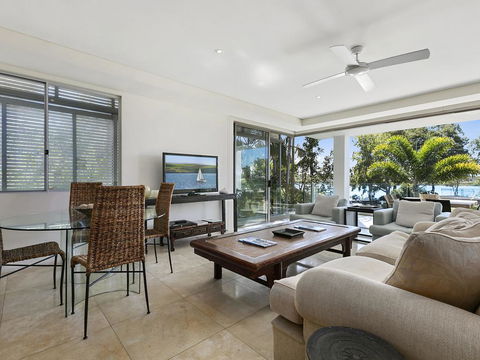 Stunning Riverfront Apartment In Noosaville - Unit 2 Wai Cocos 215 Gympie Terrace - Sydney Tourism 2