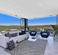 Stylish Penthouse with Views  Jacuzzi - Sydney Tourism