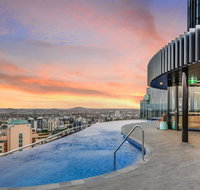 Stylish Resort Living in the City - Sydney Tourism