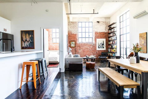 Stylish Warehouse Conversion In The Heart Of Fitzroy - Sydney Tourism 1