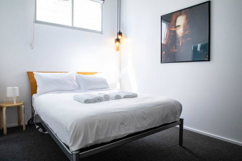 Stylish Warehouse Convert 2 Bedroom Apartment - Sydney Tourism 3