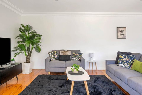 Sublime Sunrise On The Cliff - BBQ & FIRE PIT - Sydney Tourism 3