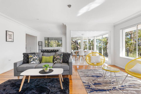 Sublime Sunrise On The Cliff - BBQ & FIRE PIT - Sydney Tourism 2