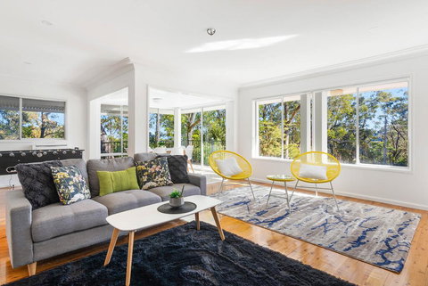 Sublime Sunrise On The Cliff - BBQ & FIRE PIT - Sydney Tourism 1