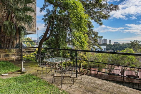 Sun-filled Apartment With Stunning Harbour Views H353 - Sydney Tourism 1