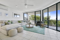 Sunny and spacious Sunshine Beach