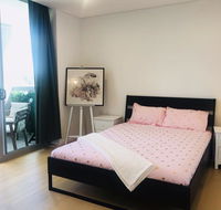 Sunset view 2 bedroom apt next to station - Sydney Tourism