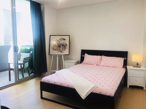 Sunset View 2 Bedroom Apt Next To Station - Sydney Tourism 0