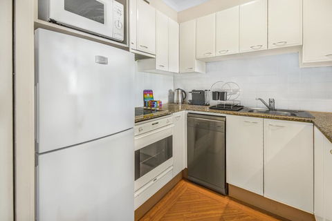 Super Convenient Apartment With Garden Views - Sydney Tourism 3