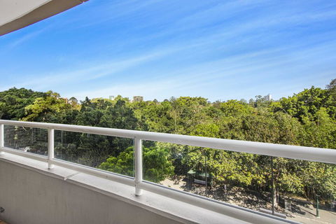 Super Convenient Apartment With Garden Views - Sydney Tourism 0
