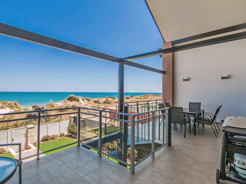 Surf And Sun In Silver Sands - Sydney Tourism 0